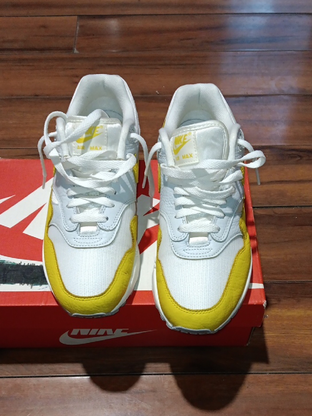 TOUR YELLOW NIKE AIR MAX 1